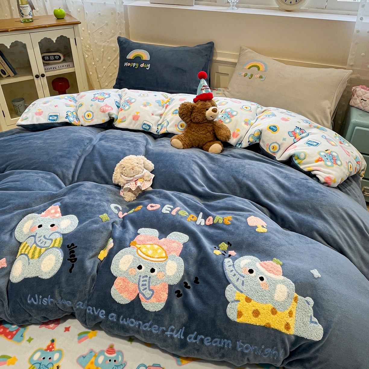 91家纺网 家纺一手货源 找家纺 （总）蓝邻家纺 2025新款牛奶绒卡通毛巾绣四件套