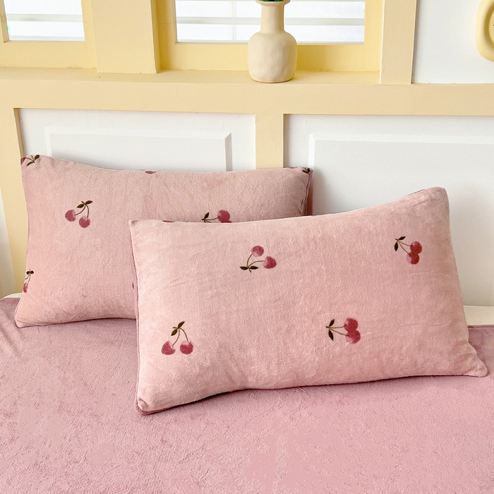 91家纺网 家纺一手货源 找家纺 找底底家纺 2025新款牛奶绒四件套（日发50套优惠8元一套） 小樱桃