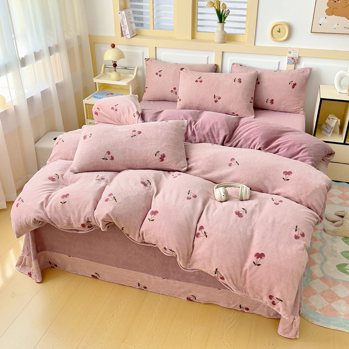 91家纺网 家纺一手货源 找家纺 找底底家纺 2025新款牛奶绒四件套（日发50套优惠8元一套） 小樱桃