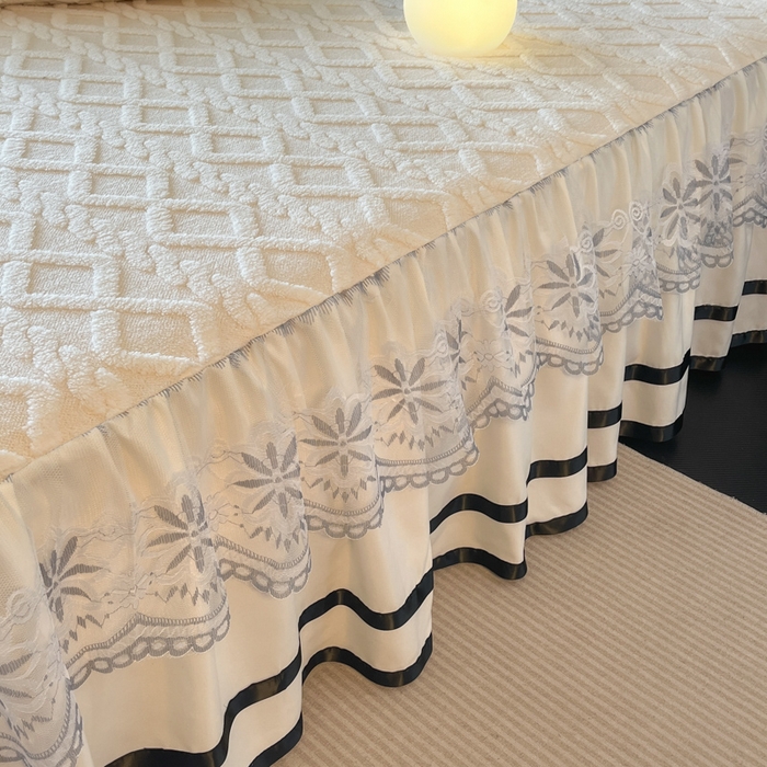 91家纺网 家纺一手货源 找家纺 （总）米瑞娜  2025新款塔芙绒雕花蕾丝床裙跨境外贸