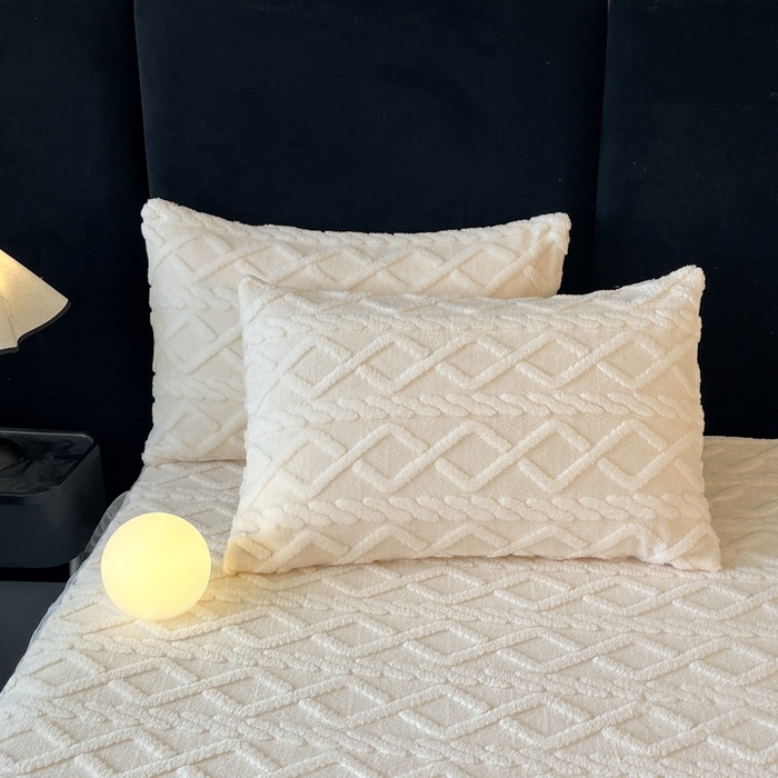 91家纺网 家纺一手货源 找家纺 （总）米瑞娜  2025新款塔芙绒雕花蕾丝床裙跨境外贸