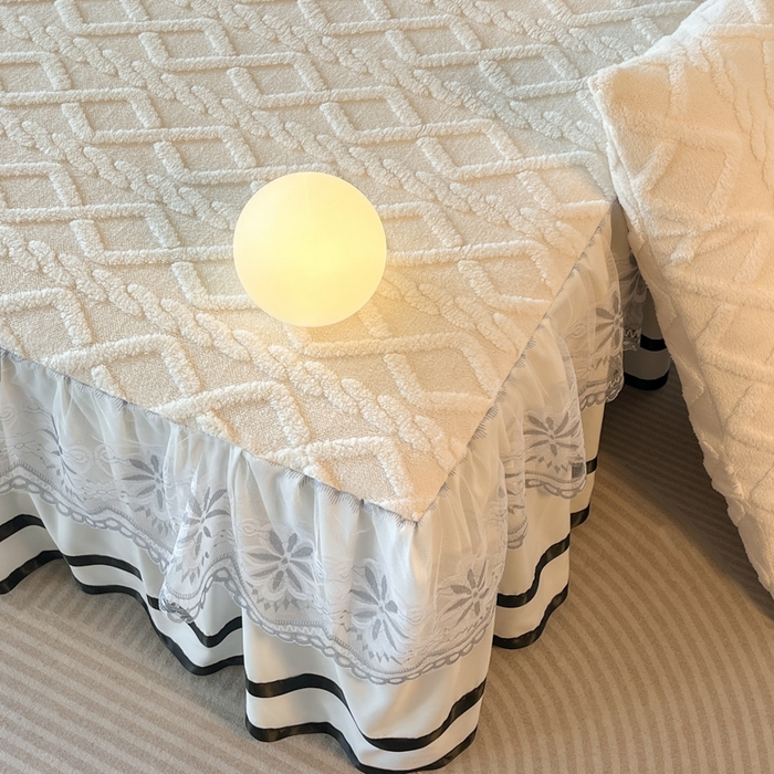 91家纺网 家纺一手货源 找家纺 （总）米瑞娜  2025新款塔芙绒雕花蕾丝床裙跨境外贸