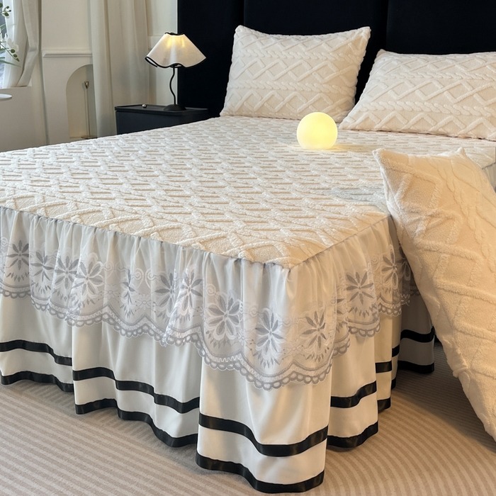 91家纺网 家纺一手货源 找家纺 米瑞娜  2025新款塔芙绒雕花蕾丝床裙跨境外贸 白色