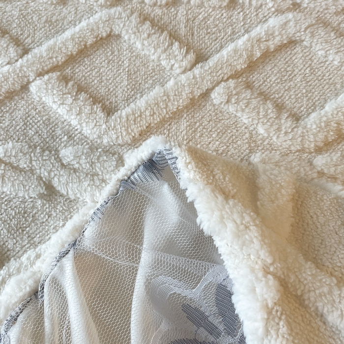 91家纺网 家纺一手货源 找家纺 米瑞娜  2025新款塔芙绒雕花蕾丝床裙跨境外贸 白色