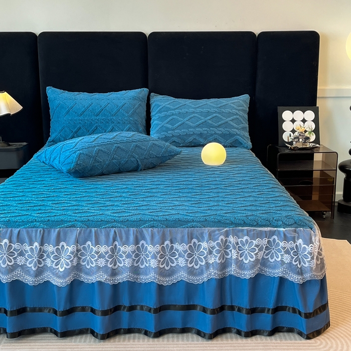 91家纺网 家纺一手货源 找家纺 米瑞娜  2025新款塔芙绒雕花蕾丝床裙跨境外贸 宝蓝