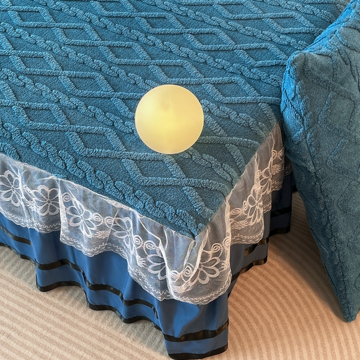 91家纺网 家纺一手货源 找家纺 米瑞娜  2025新款塔芙绒雕花蕾丝床裙跨境外贸 宝蓝