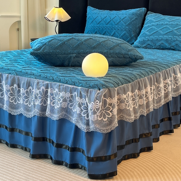 91家纺网 家纺一手货源 找家纺 米瑞娜  2025新款塔芙绒雕花蕾丝床裙跨境外贸 宝蓝