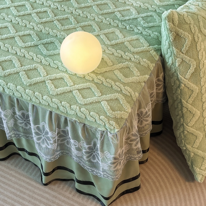 91家纺网 家纺一手货源 找家纺 米瑞娜  2025新款塔芙绒雕花蕾丝床裙跨境外贸 果绿