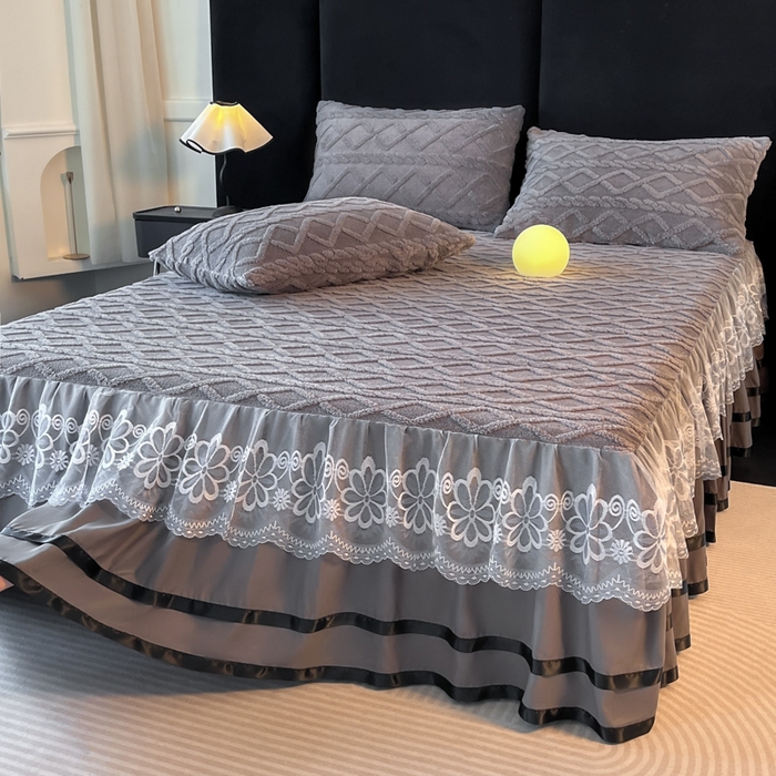 91家纺网 家纺一手货源 找家纺 米瑞娜  2025新款塔芙绒雕花蕾丝床裙跨境外贸 灰色