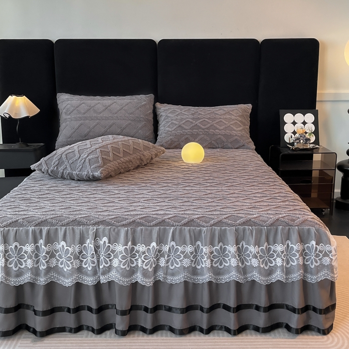 91家纺网 家纺一手货源 找家纺 米瑞娜  2025新款塔芙绒雕花蕾丝床裙跨境外贸 灰色