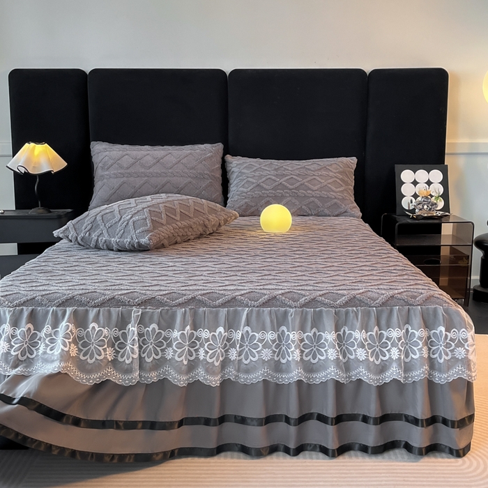 91家纺网 家纺一手货源 找家纺 米瑞娜  2025新款塔芙绒雕花蕾丝床裙跨境外贸 灰色