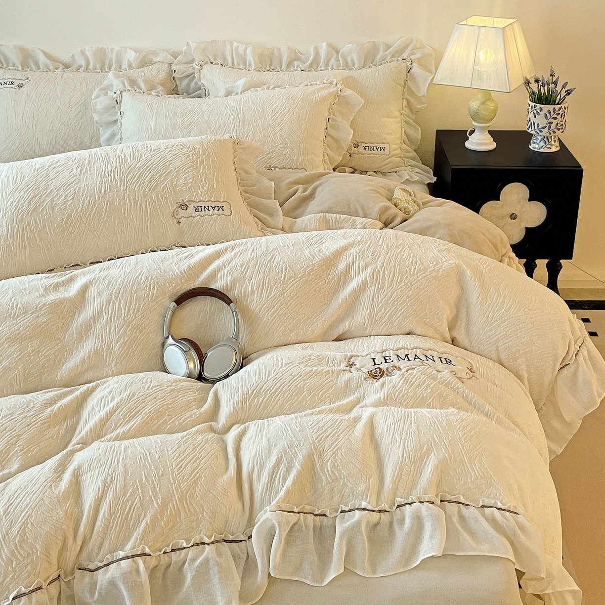 91家纺网 家纺一手货源 找家纺 十方家居 2025新款9斤加厚真兔毛刺绣高克重全消光牛奶绒四件套 MIUMIU-豆沙