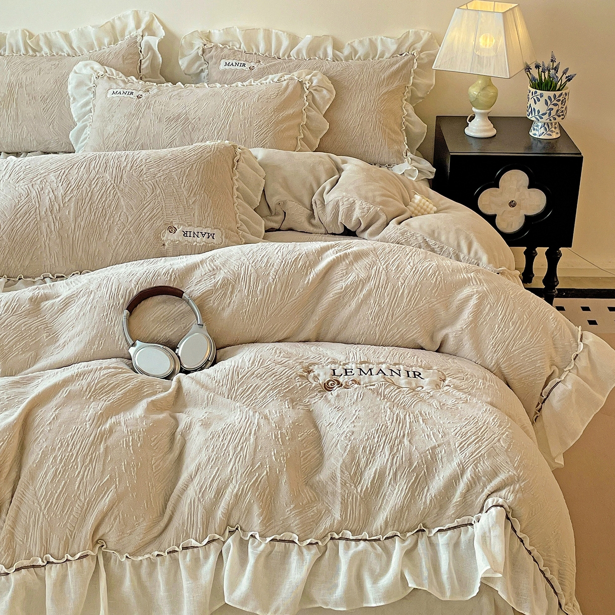 十方家居 2025新款9斤加厚雕花绒全棉纱布韩版双层花边贴布绣高克重全消光牛奶绒四件套 乐漫-浅灰