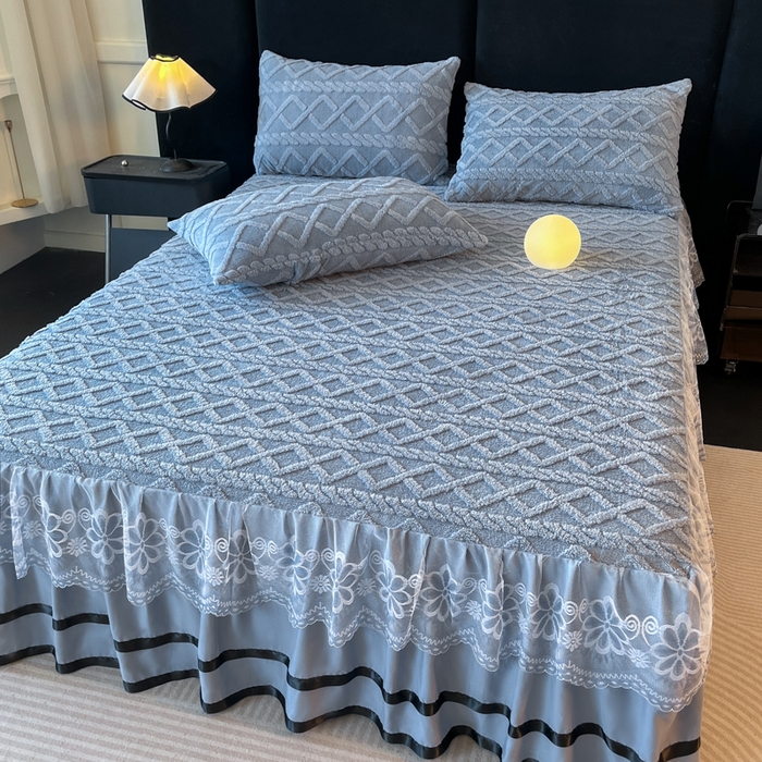 91家纺网 家纺一手货源 找家纺 米瑞娜  2025新款塔芙绒雕花蕾丝床裙跨境外贸 蓝灰