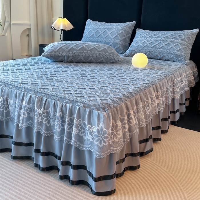 91家纺网 家纺一手货源 找家纺 米瑞娜  2025新款塔芙绒雕花蕾丝床裙跨境外贸 蓝灰