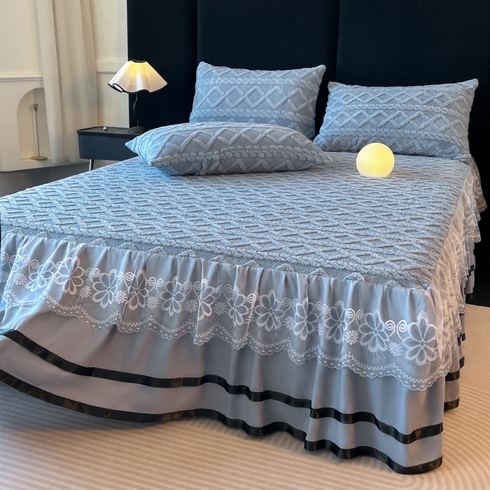 91家纺网 家纺一手货源 找家纺 米瑞娜  2025新款塔芙绒雕花蕾丝床裙跨境外贸 蓝灰