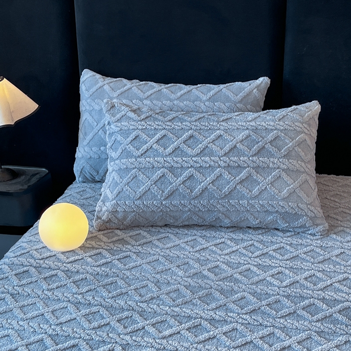 91家纺网 家纺一手货源 找家纺 米瑞娜  2025新款塔芙绒雕花蕾丝床裙跨境外贸 蓝灰