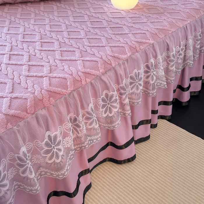 91家纺网 家纺一手货源 找家纺 米瑞娜  2025新款塔芙绒雕花蕾丝床裙跨境外贸 浅紫