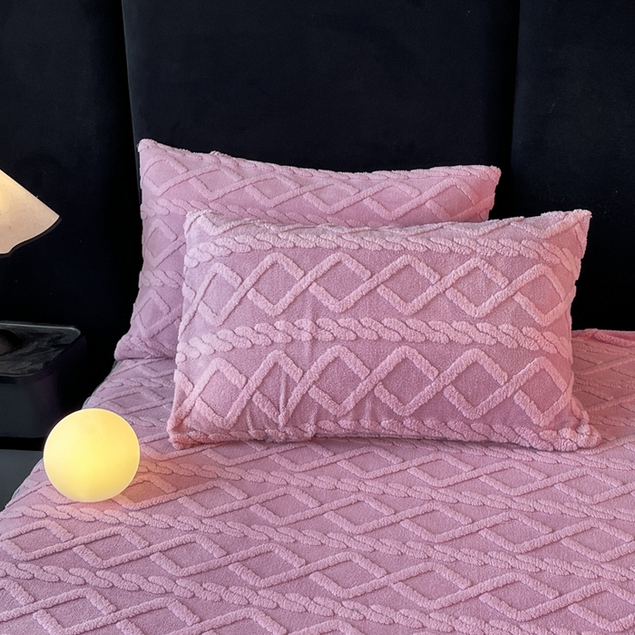 91家纺网 家纺一手货源 找家纺 米瑞娜  2025新款塔芙绒雕花蕾丝床裙跨境外贸 浅紫