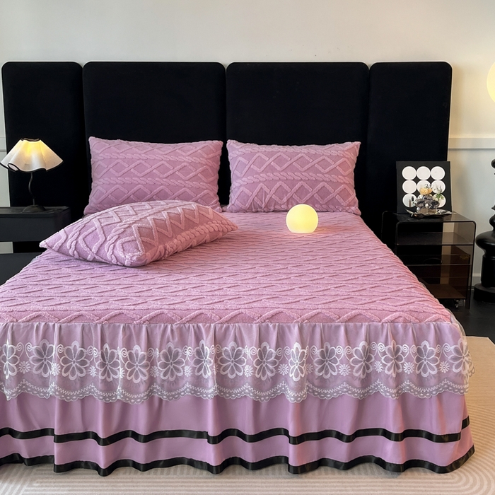 91家纺网 家纺一手货源 找家纺 米瑞娜  2025新款塔芙绒雕花蕾丝床裙跨境外贸 浅紫