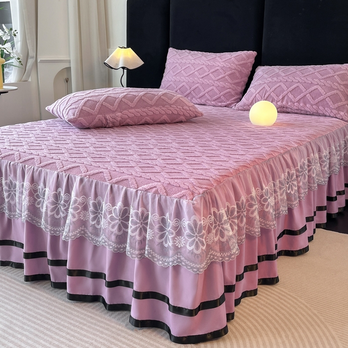 91家纺网 家纺一手货源 找家纺 米瑞娜  2025新款塔芙绒雕花蕾丝床裙跨境外贸 浅紫