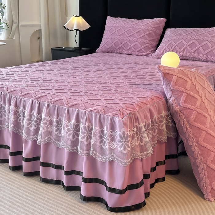 91家纺网 家纺一手货源 找家纺 米瑞娜  2025新款塔芙绒雕花蕾丝床裙跨境外贸 浅紫