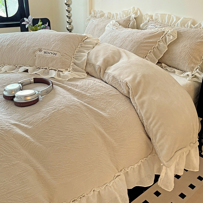 91家纺网 家纺一手货源 找家纺 （总）十方家居 2025新款9斤加厚雕花绒全棉纱布韩版双层花边贴布绣高克重全消光牛奶绒四件套