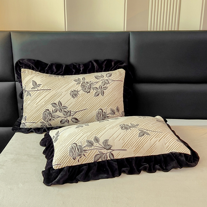 91家纺网 家纺一手货源 找家纺 找底底家纺 2025新款A类法式浪漫烂花赫本风牛奶绒四件套 暗香-奶咖