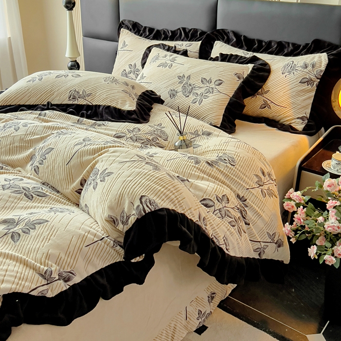 91家纺网 家纺一手货源 找家纺 找底底家纺 2025新款A类法式浪漫烂花赫本风牛奶绒四件套 暗香-奶咖