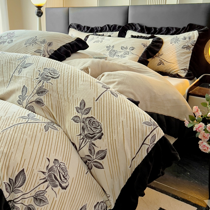 91家纺网 家纺一手货源 找家纺 找底底家纺 2025新款A类法式浪漫烂花赫本风牛奶绒四件套 暗香-奶咖