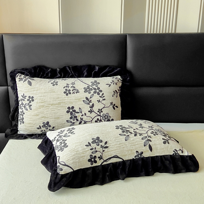 91家纺网 家纺一手货源 找家纺 找底底家纺 2025新款A类法式浪漫烂花赫本风牛奶绒四件套 慕香-奶兮