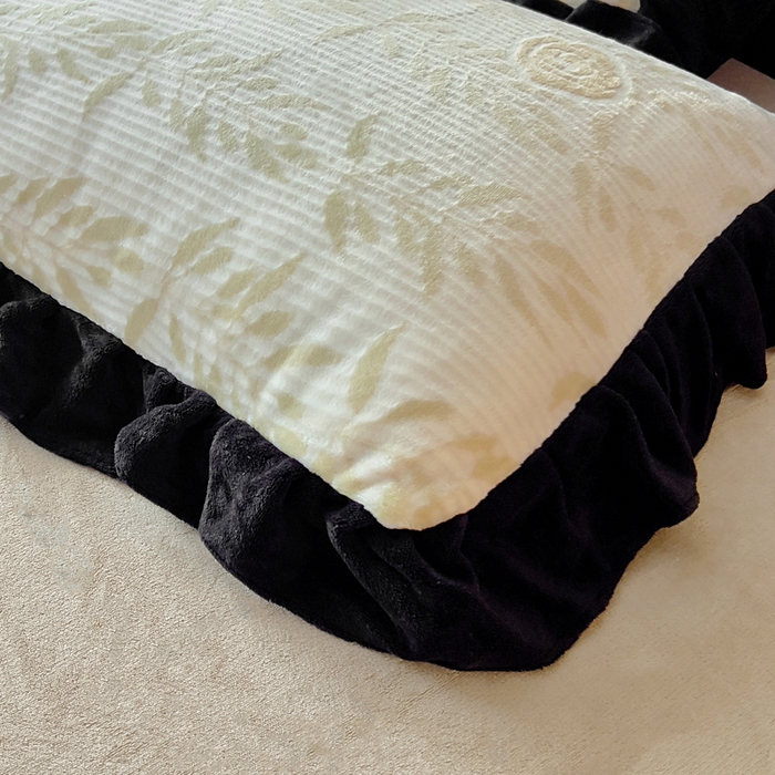 91家纺网 家纺一手货源 找家纺 找底底家纺 2025新款A类法式浪漫烂花赫本风牛奶绒四件套 素锦+米白