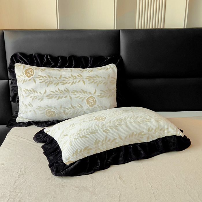 91家纺网 家纺一手货源 找家纺 找底底家纺 2025新款A类法式浪漫烂花赫本风牛奶绒四件套 素锦+米白