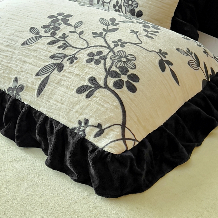 91家纺网 家纺一手货源 找家纺 找底底家纺 2025新款A类法式浪漫烂花赫本风牛奶绒四件套 慕香-奶兮