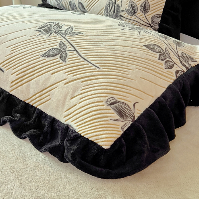 91家纺网 家纺一手货源 找家纺 找底底家纺 2025新款A类法式浪漫烂花赫本风牛奶绒四件套 暗香-奶咖