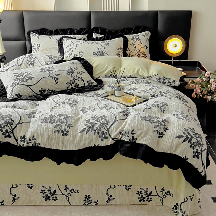 91家纺网 家纺一手货源 找家纺 找底底家纺 2025新款A类法式浪漫烂花赫本风牛奶绒四件套 慕香-奶兮