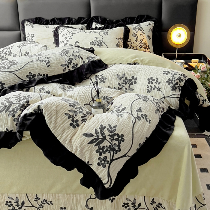 91家纺网 家纺一手货源 找家纺 找底底家纺 2025新款A类法式浪漫烂花赫本风牛奶绒四件套 慕香-奶兮