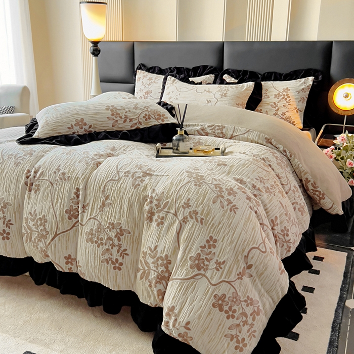 91家纺网 家纺一手货源 找家纺 找底底家纺 2025新款A类法式浪漫烂花赫本风牛奶绒四件套 慕香-咖+粉