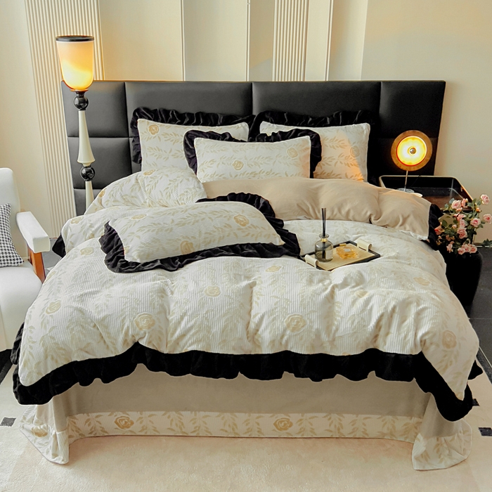 91家纺网 家纺一手货源 找家纺 找底底家纺 2025新款A类法式浪漫烂花赫本风牛奶绒四件套 素锦+米白