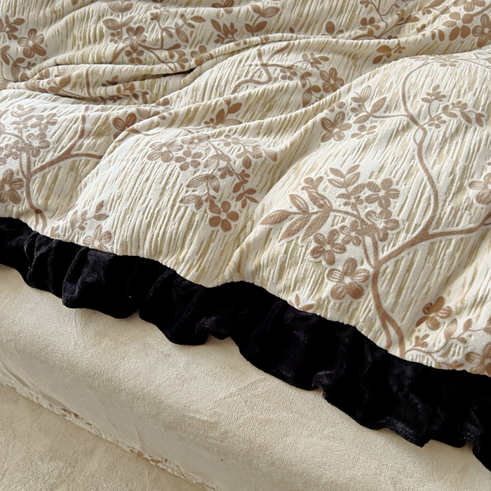 91家纺网 家纺一手货源 找家纺 找底底家纺 2025新款A类法式浪漫烂花赫本风牛奶绒四件套 慕香-咖+粉