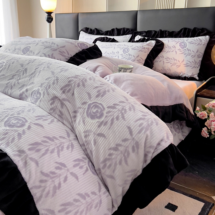 91家纺网 家纺一手货源 找家纺 找底底家纺 2025新款A类法式浪漫烂花赫本风牛奶绒四件套 素锦-紫