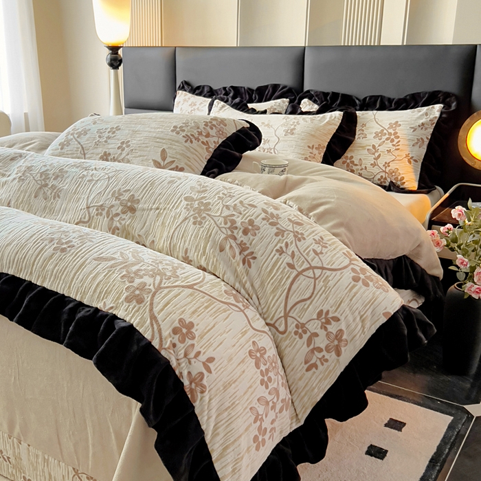 91家纺网 家纺一手货源 找家纺 找底底家纺 2025新款A类法式浪漫烂花赫本风牛奶绒四件套 慕香-咖+粉