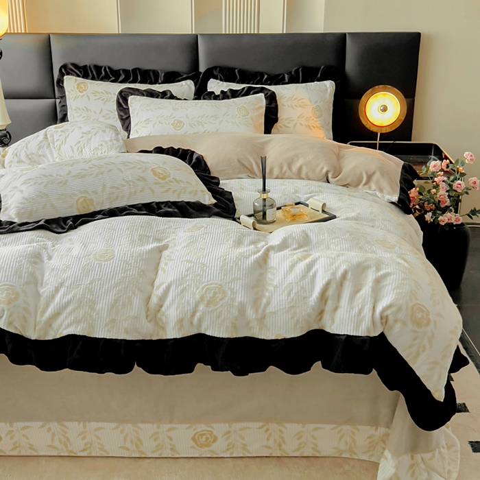 91家纺网 家纺一手货源 找家纺 找底底家纺 2025新款A类法式浪漫烂花赫本风牛奶绒四件套 素锦+米白