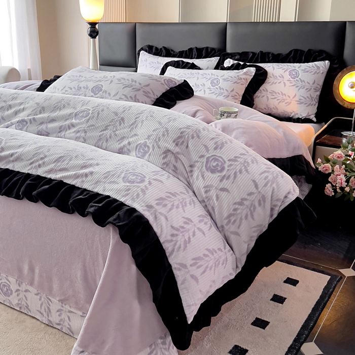 91家纺网 家纺一手货源 找家纺 找底底家纺 2025新款A类法式浪漫烂花赫本风牛奶绒四件套 素锦-紫