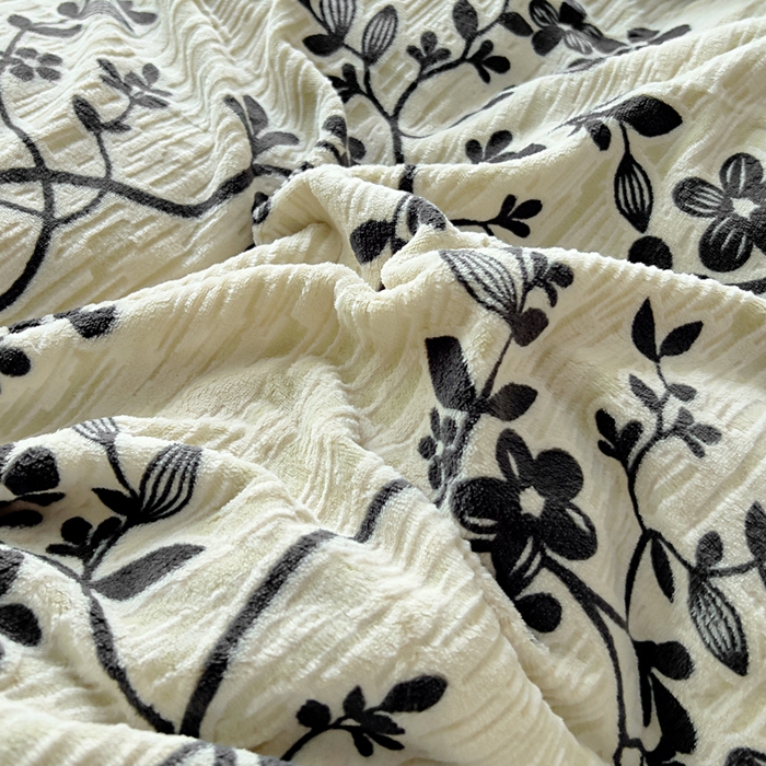 91家纺网 家纺一手货源 找家纺 找底底家纺 2025新款A类法式浪漫烂花赫本风牛奶绒四件套 慕香-奶兮