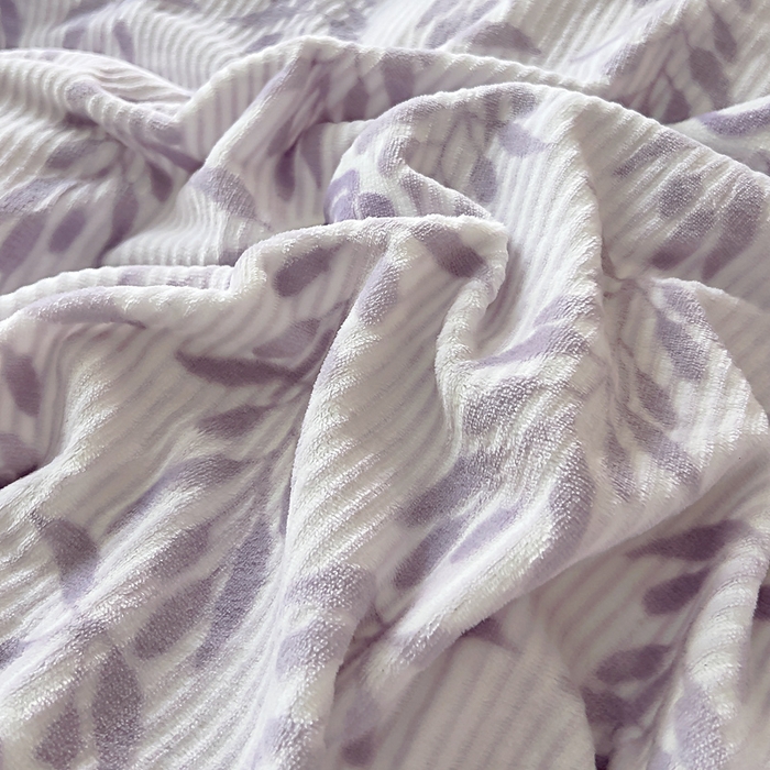 91家纺网 家纺一手货源 找家纺 找底底家纺 2025新款A类法式浪漫烂花赫本风牛奶绒四件套 素锦-紫