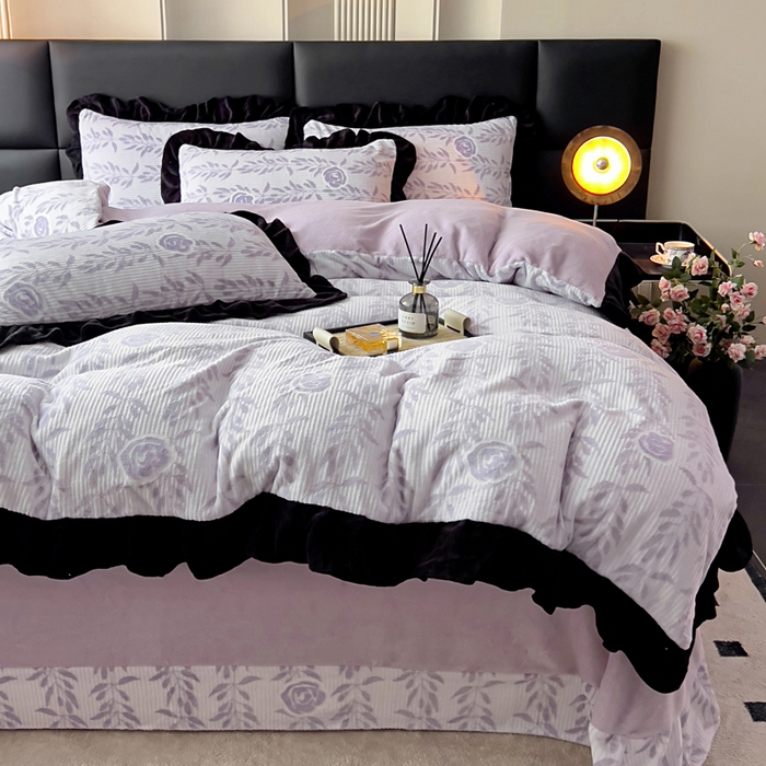 91家纺网 家纺一手货源 找家纺 找底底家纺 2025新款A类法式浪漫烂花赫本风牛奶绒四件套 素锦-紫