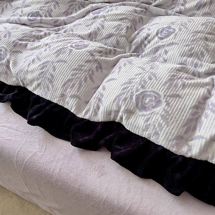 91家纺网 家纺一手货源 找家纺 找底底家纺 2025新款A类法式浪漫烂花赫本风牛奶绒四件套 素锦-紫