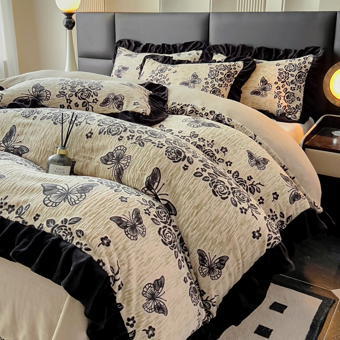 找底底家纺 2025新款A类法式浪漫烂花赫本风牛奶绒四件套 墨韵叠香-奶兮