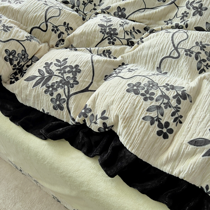 91家纺网 家纺一手货源 找家纺 找底底家纺 2025新款A类法式浪漫烂花赫本风牛奶绒四件套 慕香-奶兮